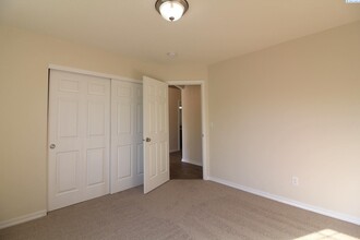 544 Lakerose Loop in Richland, WA - Building Photo - Building Photo