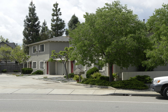 1039 S Livermore Ave in Livermore, CA - Building Photo - Building Photo