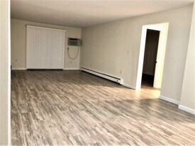 5 Autumn Leaf Dr, Unit 21 in Nashua, NH - Building Photo