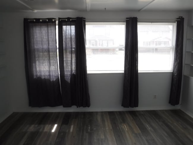 12 Edgewood St NE