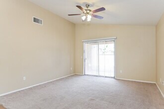 7016 W Dupont Way in Tucson, AZ - Foto de edificio - Building Photo