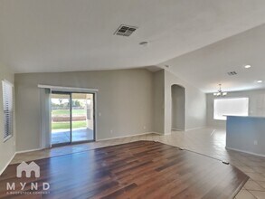 813 S 125th Ave in Avondale, AZ - Foto de edificio - Building Photo