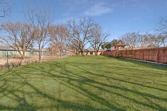 2221 SE 14th St in Grand Prairie, TX - Building Photo - Building Photo
