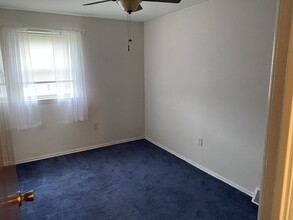 9891 Garvey Dr, Unit 1st floor in Philadelphia, PA - Foto de edificio - Building Photo
