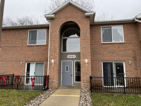 3021 Birch Row Dr, Unit 4 in East Lansing, MI - Building Photo