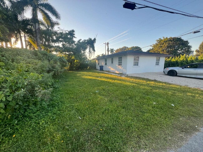 21 Cabana Ave in North Fort Myers, FL - Building Photo - Building Photo