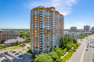 Mayfair on the Green I in Toronto, ON - Building Photo - Building Photo