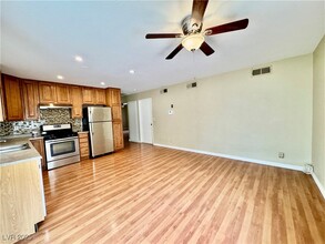 4245 Newhaven Dr in Las Vegas, NV - Building Photo - Building Photo