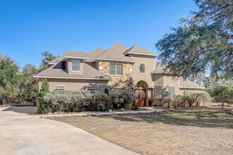 445 Hanging Oak in Spring Branch, TX - Building Photo - Building Photo