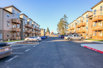 Shepherds Crossing Apartments in Salem, OR - Foto de edificio - Building Photo