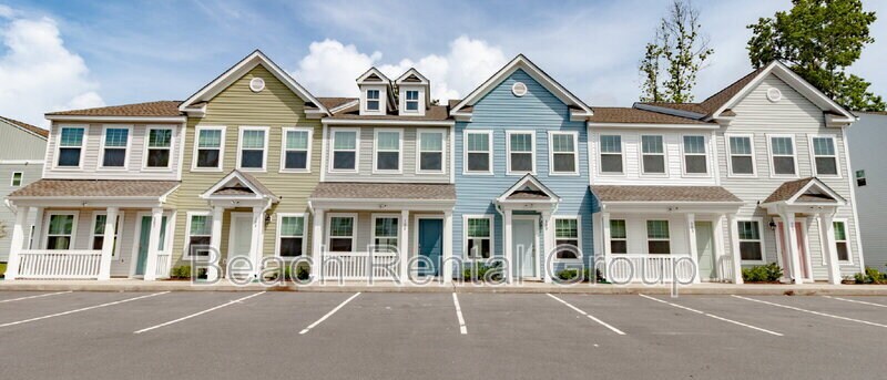 203 Crescent Wy in Little River, SC - Building Photo