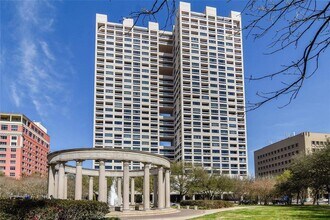 1111 Hermann Dr in Houston, TX - Foto de edificio - Building Photo