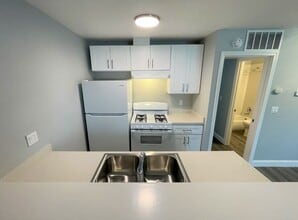 La Madera Apartments at 935 W. Swain Road in Stockton, CA - Foto de edificio - Interior Photo