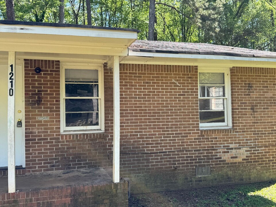 1210 Dewey St in Griffin, GA - Foto de edificio