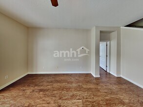 5344 Clover Mist Dr in Apollo Beach, FL - Building Photo - Building Photo