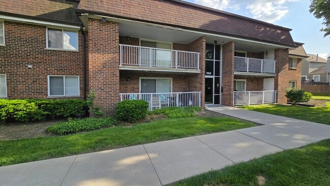 1104 Mercury Dr, Unit 2B