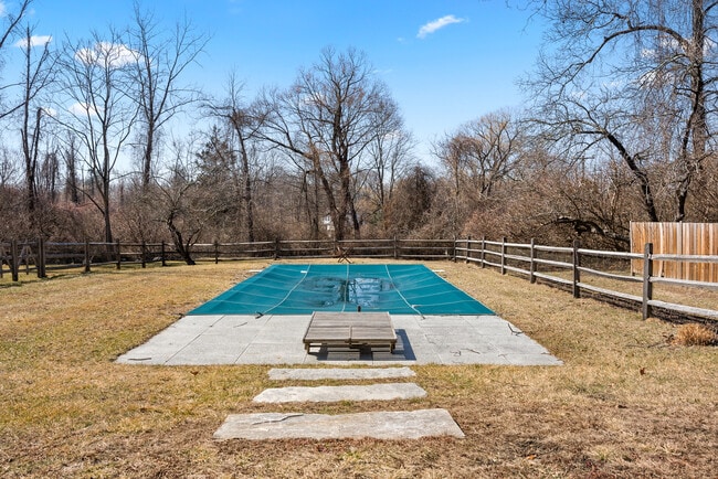 112 Chestnut Land Rd in New Milford, CT - Building Photo - Building Photo