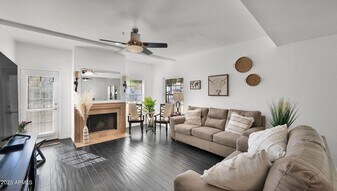8300 East Vía de Ventura in Scottsdale, AZ - Building Photo