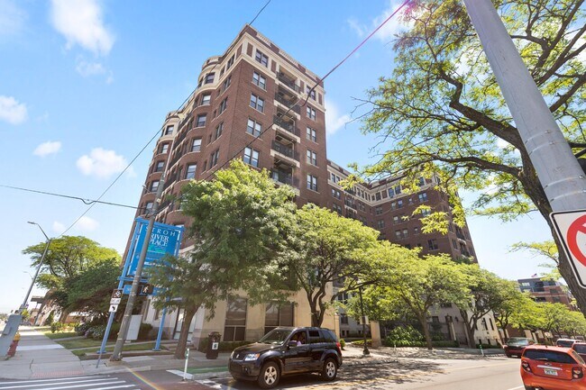 property at 2900 E Jefferson Ave