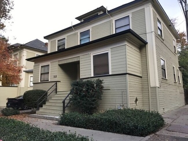 715 18th St in Sacramento, CA - Building Photo - Building Photo