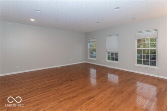 11840 Harvard Ln in Carmel, IN - Foto de edificio - Building Photo