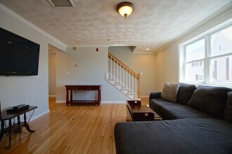 13 Endicott St in Peabody, MA - Building Photo - Building Photo