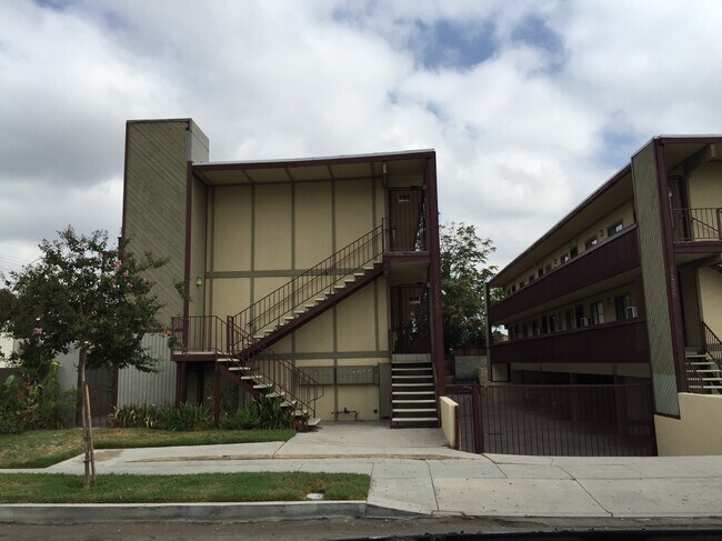 11341 Tiara St, Unit 2 in Los Angeles, CA - Foto de edificio - Building Photo