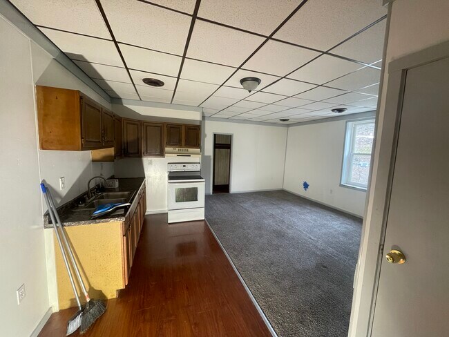 410 W 5th Ave, Unit 1 in McKeesport, PA - Foto de edificio - Building Photo