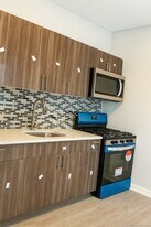 639 Barnum Ave, Unit 2L in Bridgeport, CT - Building Photo
