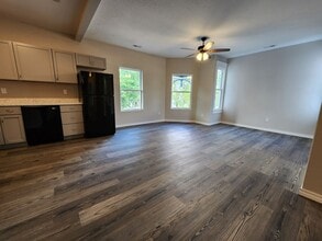 121 W Pleasant St in Aurora, MO - Building Photo - Building Photo