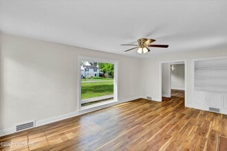 7613 Norbourne Ave in Louisville, KY - Building Photo - Building Photo
