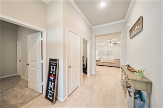 18203 Samie Nell Ct in Willis, TX - Foto de edificio - Building Photo