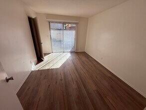 1108 Hingham Ln in Ventura, CA - Foto de edificio - Building Photo