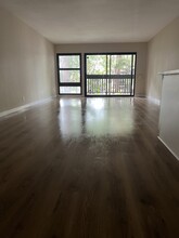 8650 Gulana Ave in Playa Del Rey, CA - Building Photo - Building Photo