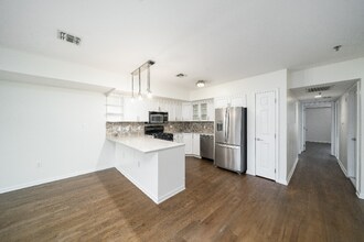 204 Jackson St in Hoboken, NJ - Foto de edificio - Building Photo