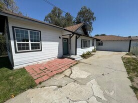1450 Washington St, Unit Back house in Redlands, CA - Building Photo