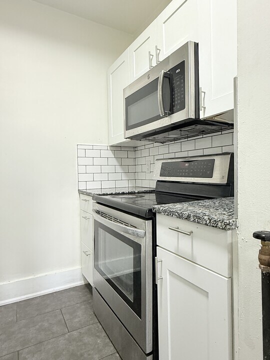 1469 Ottawa St in Windsor, ON - Building Photo