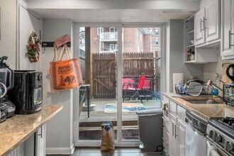 1730 Commonwealth Ave, Unit 2 in Boston, MA - Building Photo - Building Photo