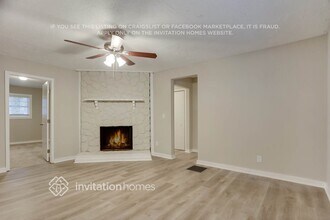 992 Washington Rd in East Point, GA - Foto de edificio - Building Photo