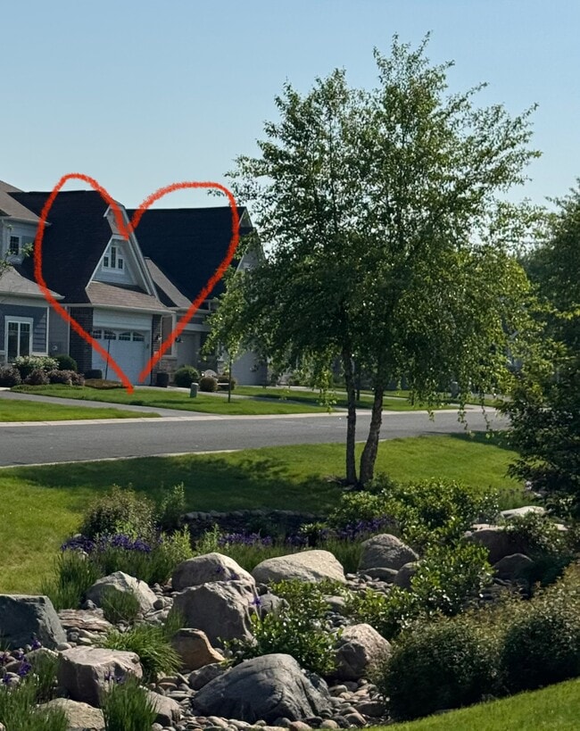 8930 Irving Blvd N in Lake Elmo, MN - Foto de edificio - Building Photo