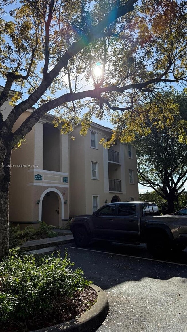 2494 Centergate Dr in Miramar, FL - Building Photo - Building Photo