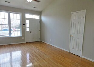 334 Lora Dr, Unit 334 Lora Drive in Woodstock, VA - Building Photo - Building Photo