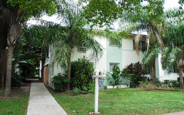 1040 Lenox Ave in Miami Beach, FL - Foto de edificio - Building Photo