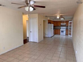 1612 Phoenix Dr in Wichita Falls, TX - Foto de edificio - Building Photo