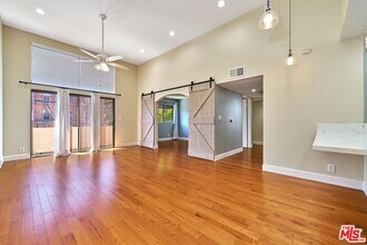 326 S Manhattan Pl in Los Angeles, CA - Building Photo - Building Photo