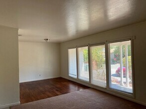 2531 Roslyn Way in Sacramento, CA - Building Photo - Building Photo