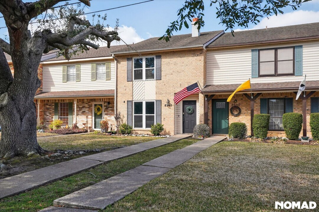 8960 Manion Dr in Beaumont, TX - Building Photo