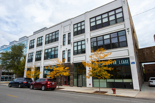property at 1739 N Milwaukee Ave
