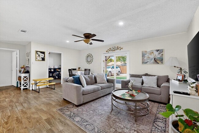 633 Laguna Dr in Garland, TX - Building Photo - Building Photo