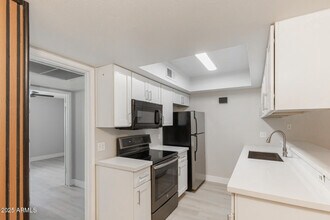 8838 North 8th St in Phoenix, AZ - Building Photo - Building Photo
